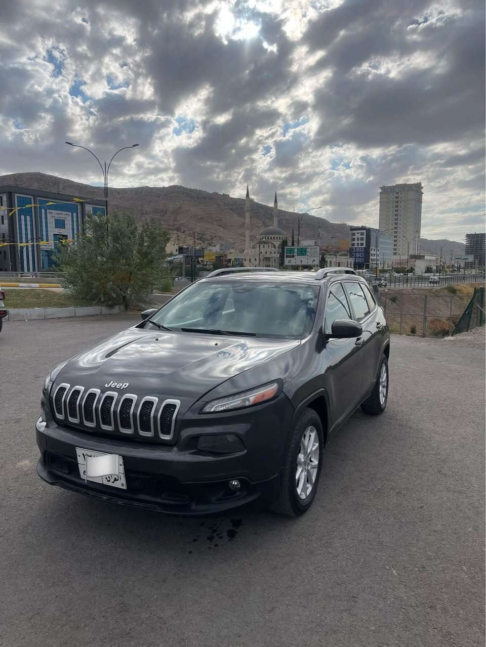 جيب شيروكي (بزون)2017
بو فروتني به س 🙏
سبخ💥هه ردوو جاملخ سينكي هاتينه دزين بي زربه 
سه ري بوندي زربه ك خفيف
 
به رشوت 💥شه رت نه ڤه بوينه 

رقم سنوي 💥كه ڤن شه رت تحويل يان وكاله
 
غرمات 💥صفر 0000

مكينه 💥💥شه رت نينه انكو فحم به س گير شه رت 
( زه حمه ت نه بيت مشتري نه بي ازعاجي نه كه )
دهوك /☎️ ***********
105$ومجاله كي كيم دهوك, العراق
