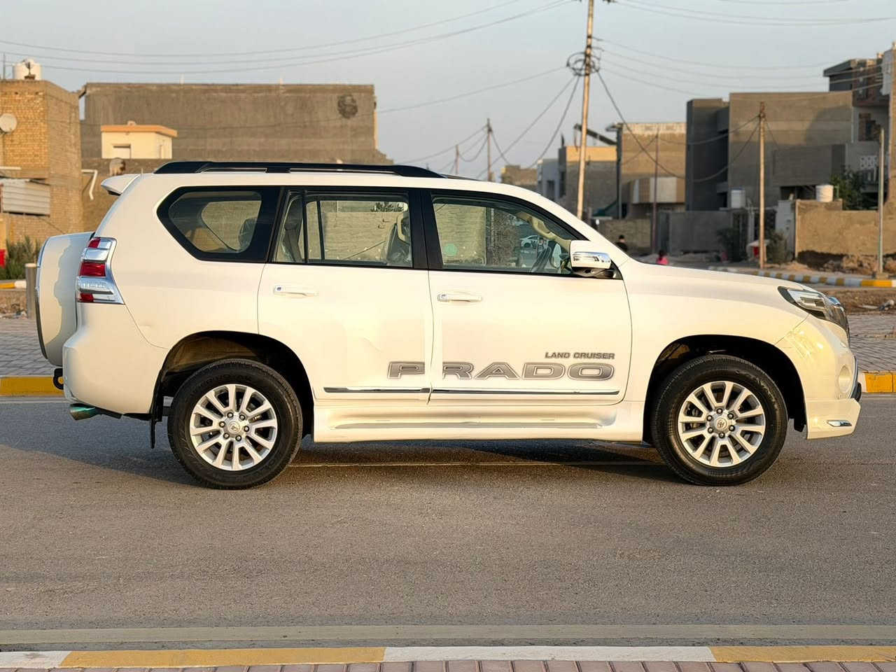 تويوتا برادو ( 2015 )
فول مواصفات VX 
-جلد
-كرسي كهرباء 
-فتحة
-مطفاية
-ثلاجة
-ثلاث قطع تبريد
-زراكات اماميه
-نضافة 100‎%‎ 
السيارة جديدة جدا 
جاهزة بدون اي نقص 
تبديل جاملغ نفس اللون 
للاستفسار اكثر اتصل على الرقم 
*********** - واتساب "
