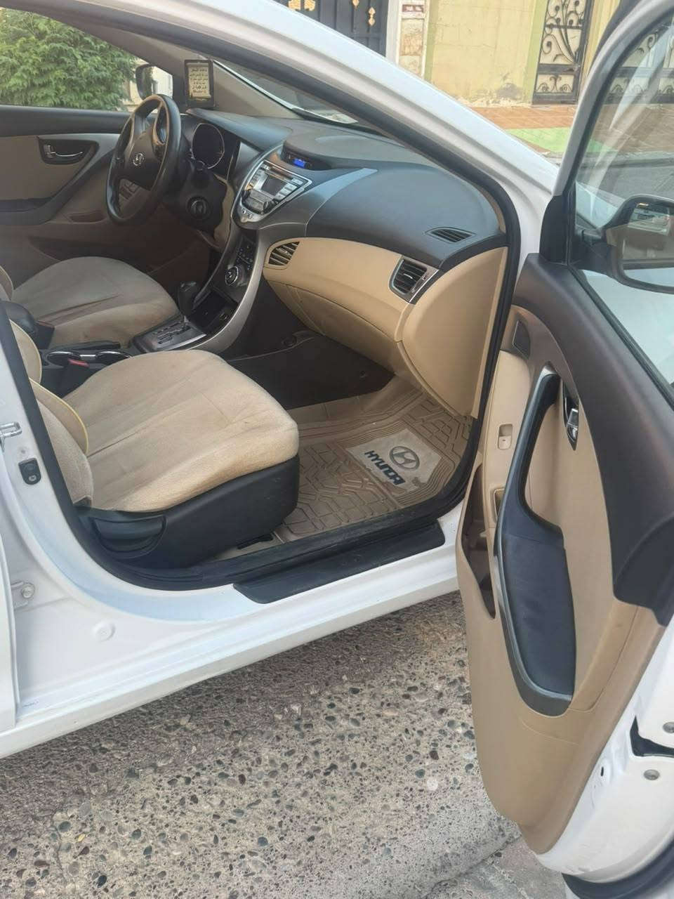 سياره جديده محرك ما مفتوح ضررها فقد اربع اماكن بارد سياره نظيفه السعر 115 ورقه وبيها مجال بسيط التواصل على هاذ الرقم *********** المكان أربيل
