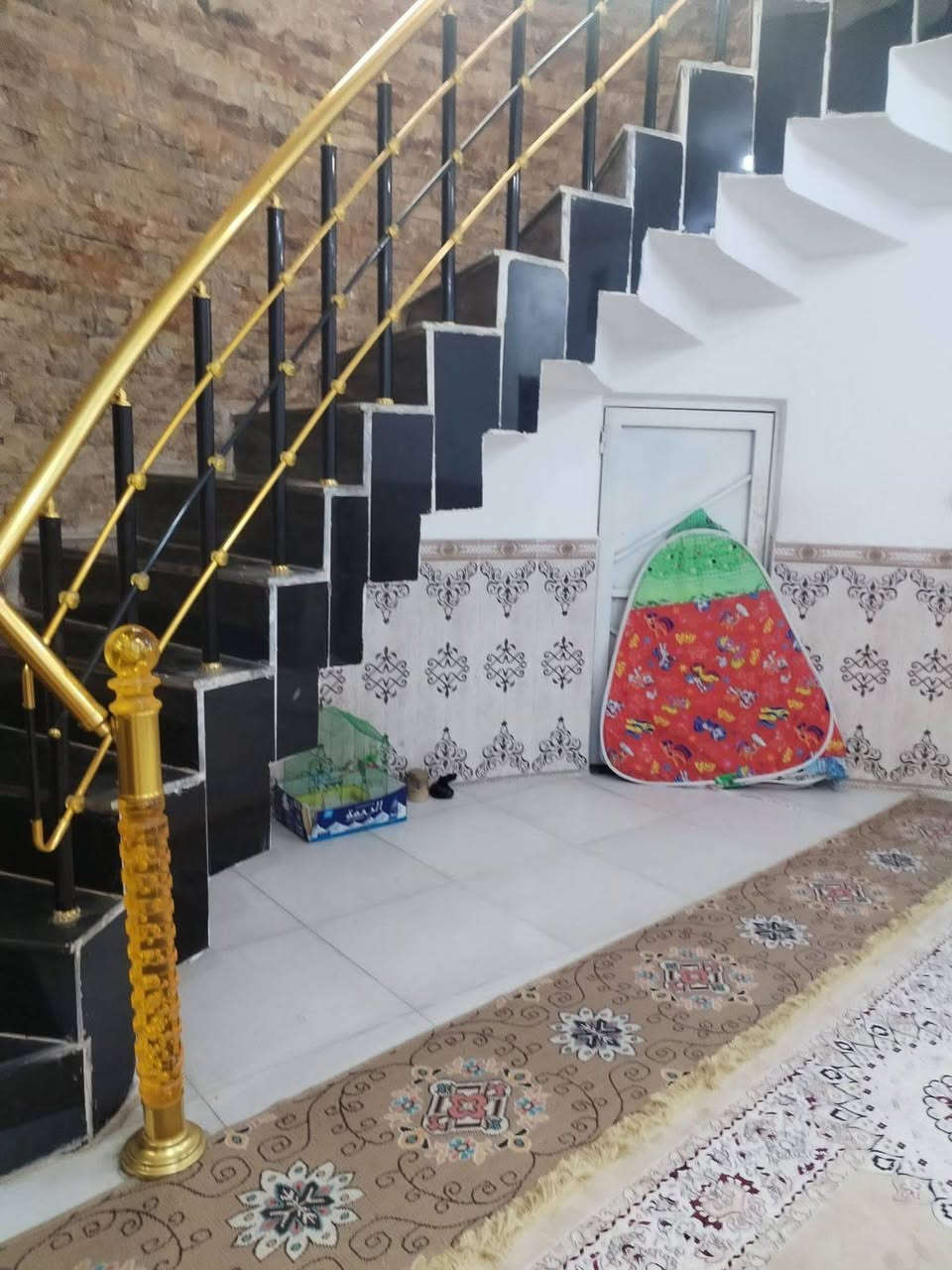 {{ بيت للبيع في منطقة الشرجي قرب المركز الصحي  }}
مساحة البيت 174م البيت طابقين ونظيف جداً 

الطابق الاول يحتوي على
غرفه نوم وبراني وصاله ومطبخ وصحيات 
والطابق الثاني غرفتين وصاله وصحيات 
سعر البيت // مراجعة المكتب حسب رغبه صاحب الدار 

للاستفسار أكثر اتصل على رقم المكتب أو واتساب
***********

إذا حاب تعرض عقارك إرسال التفاصيل على الواتساب
والباقي علينه
