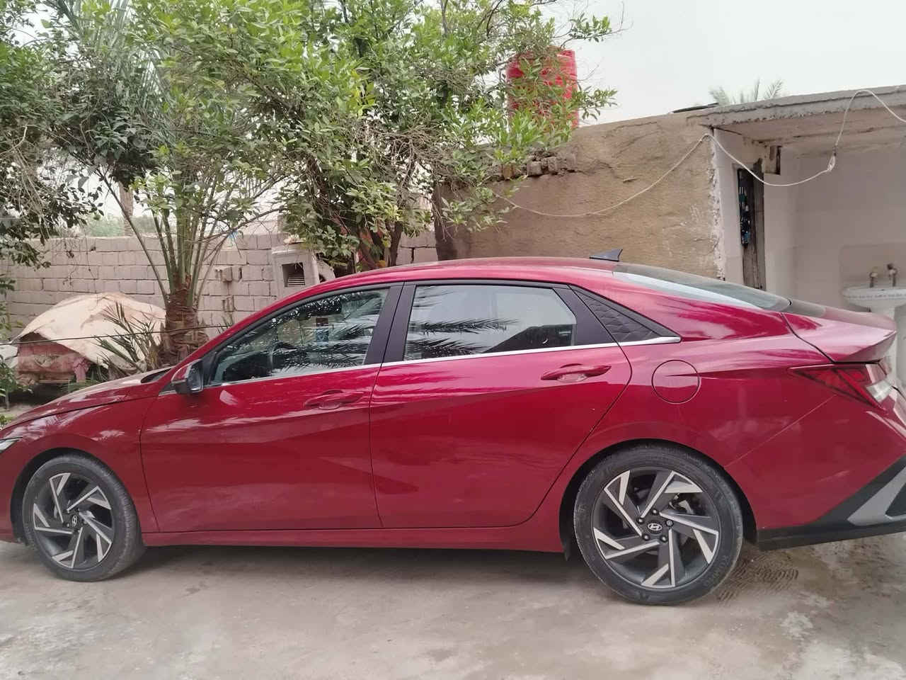 سلام عليكم  النترا مديل 24  لمتد فول واحد  علا واحد   بصمه فتحه   كشن كهرباء  خمس كامرات رادرات جانبيه وخلفيه واماميه وبيه صبغ جاملغ خلفي فقد مو كله شبر فقد سياره مال جناي  وبل عافيه عل  ياخذه مكان السياره بابل الحله السعر  خاص الرقم ***********
