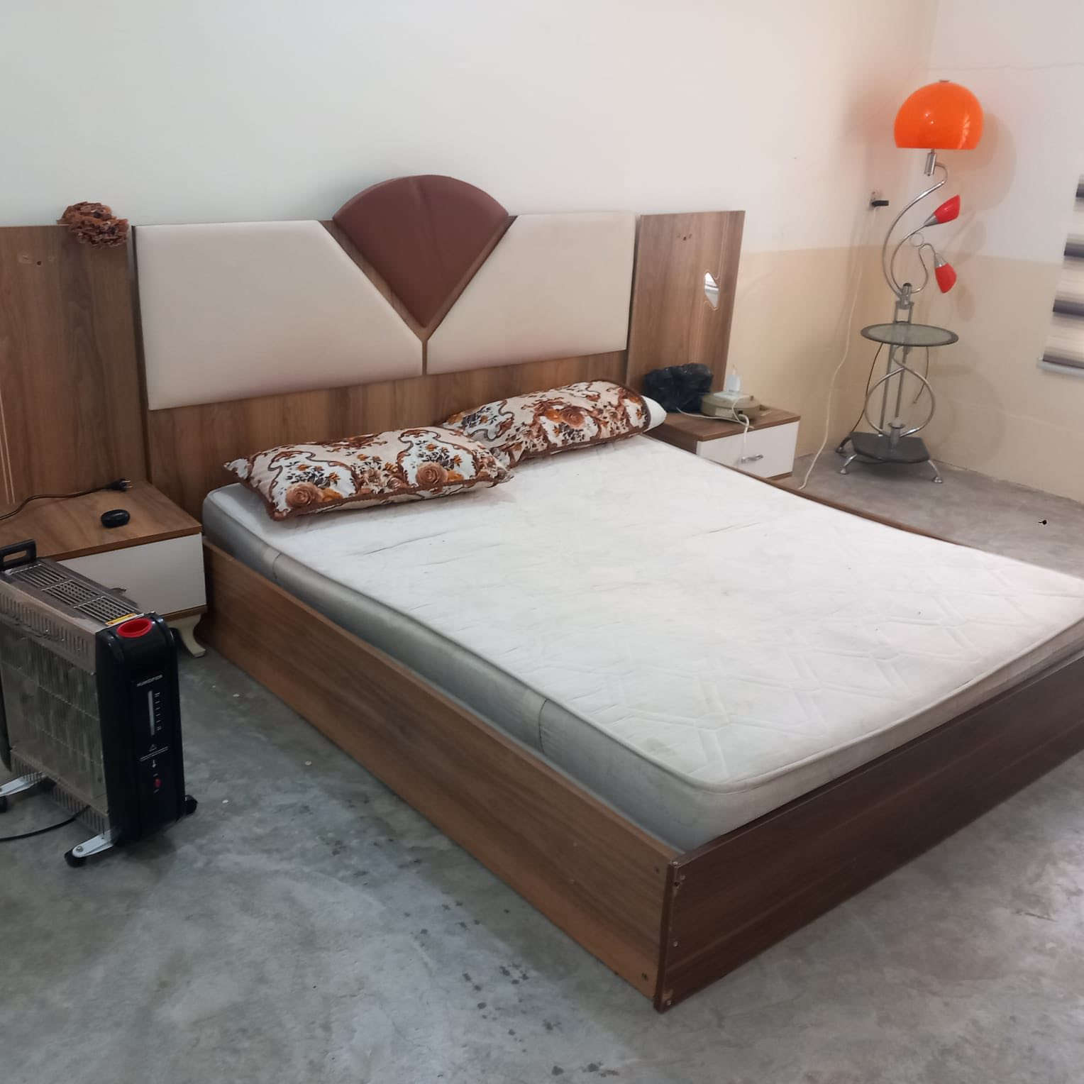 غرفه خمس  قطع نضيفه تركيه
السعر ٣٠٠ بيها مجال مع شد ونقل


**إذا كنت صاحب هذا الإعلان وتريد حذفه لأي سبب، رجاءا أرسل رسالة إلى الدعم الفني**