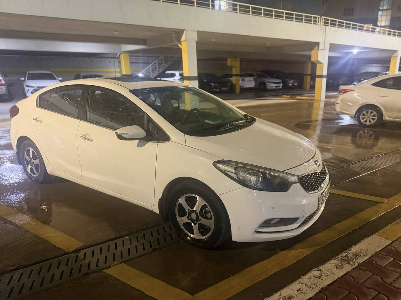 سيراتو 2014 رقم اربيل
بيها باردات مابيها صبغ 
مكينة 1600
سلايد 
قطعتين تبريد
حساسات امامي خلفي
مري شفط
لدات امامي خلفي
شفتات استيرن رياضي
ماشية 130 الف
تخم تاير جديد
باتري جديد
السعر 117
مكانها بغداد البياع
***********
