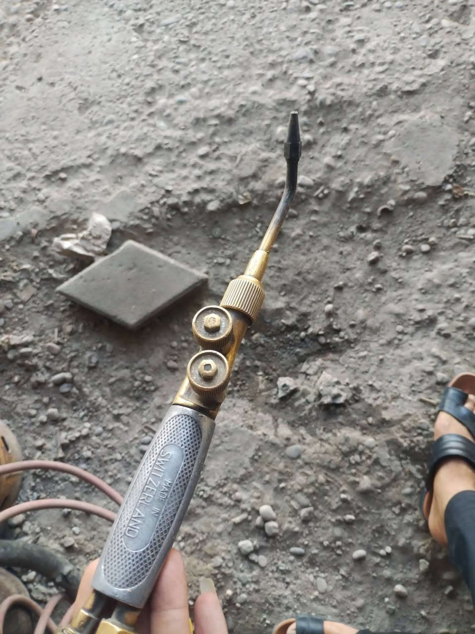 السلام عليكم محل سمكره كامل كلشي ماعوزه بس تعال وشتغل مكان بغداد الحسينيه مال المعامل حيل نصر  سعر المحل ب١٥٠٠ وبي مجال بصيط الشراي ***********
