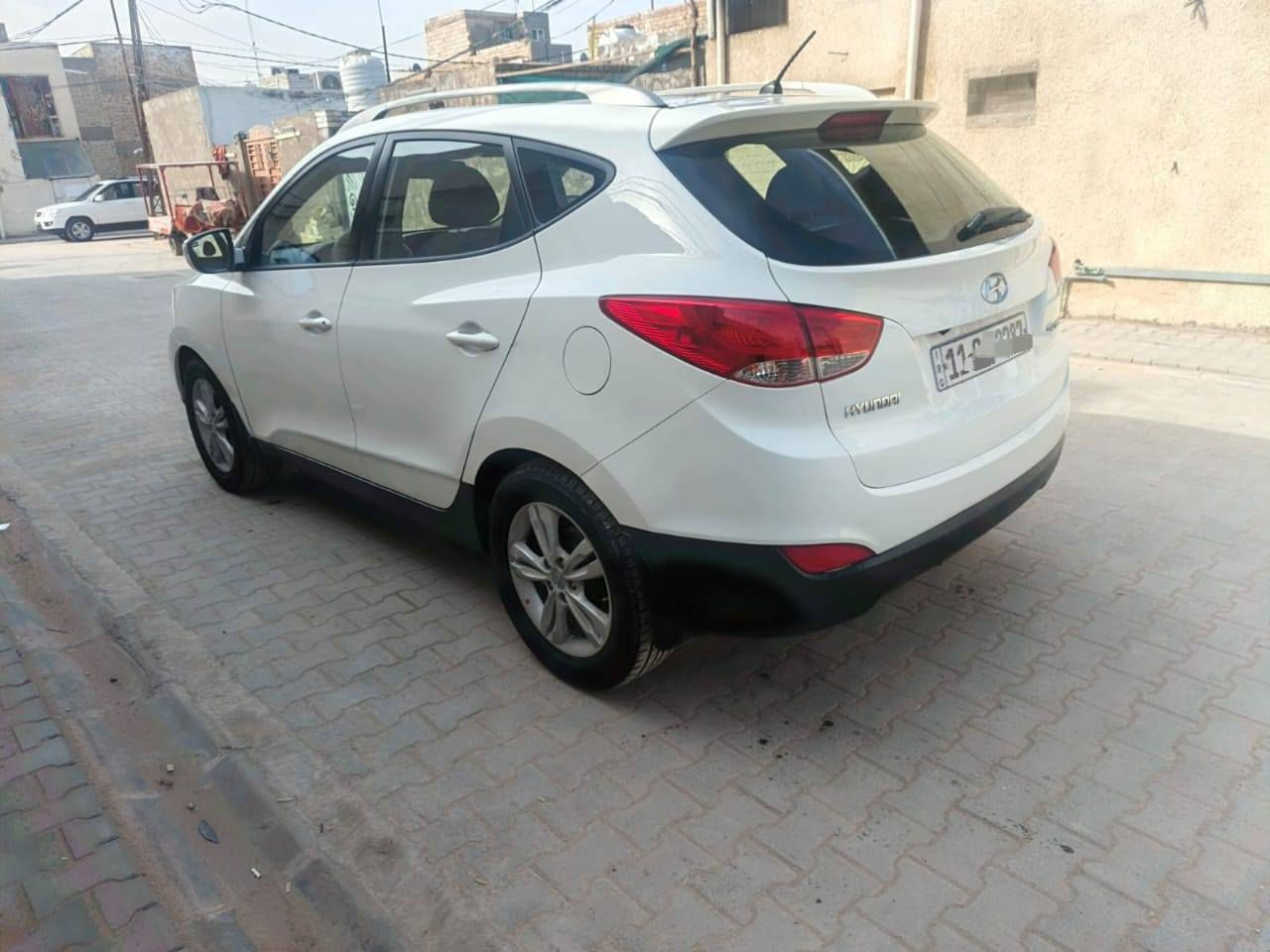 توسان 2012 خليجي كفاله عامه فول مواصفات 
مكينه 2400
بانوراما 
كامره 
حساس 
شاشه داخل لونين سياره جديده بمعنى الكلمه جاهزه ع اخر حبايه كله كفاله مكينه او كير او حداديه تبريد تدفئه تخم تاير سياره ماشاء الله تخبل ترايها كلش حلو رقم بغداد انكليزي بسمي تحويل مباشر 
السعر 136$ ***********
