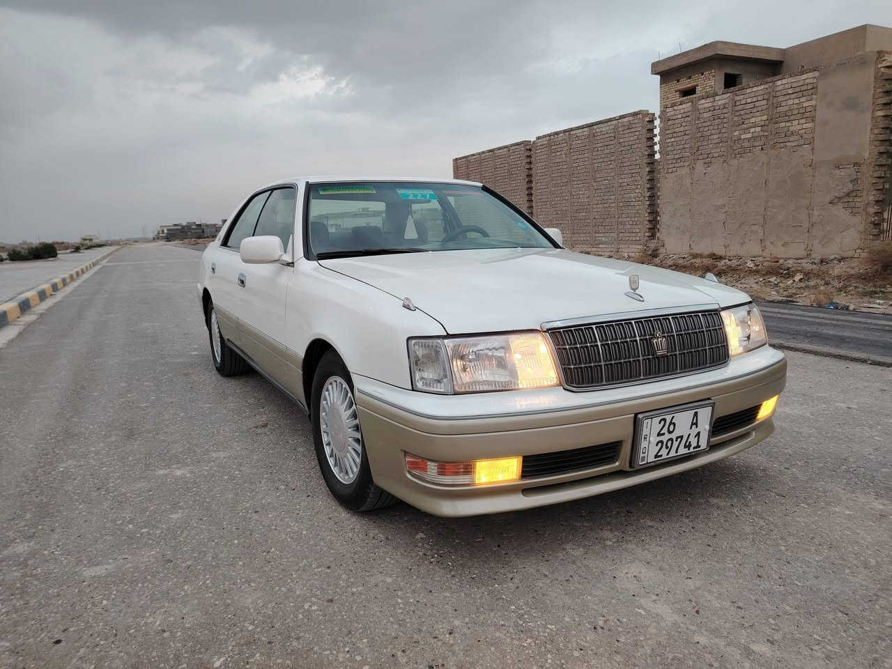 سلام عليكم رأس الثور فلات للبيع رقم صلاح الدين أنكليزي تحويل مباشر سنويه لل29 موديل 2000 اصل كفاله عامه من ضربه كص نقل جثه صبغ السياره فول من غير الفتحه
_كرستال
_شاصي 55
-مكينه3000 فيشه وبطل اسود
_شاشه ليزريه
_تحويره نجف
_نظام ABSشغال
_جنجر 12قرص
-تبريد قطعتين
_ أربع كشنات كهرباء
-ستيرن كهربائيه 
السياره جاهزه حداديه كير مكينه تبريد السعر 110وبيه مجال مكان السياره بابل رقم الموبايل ***********
