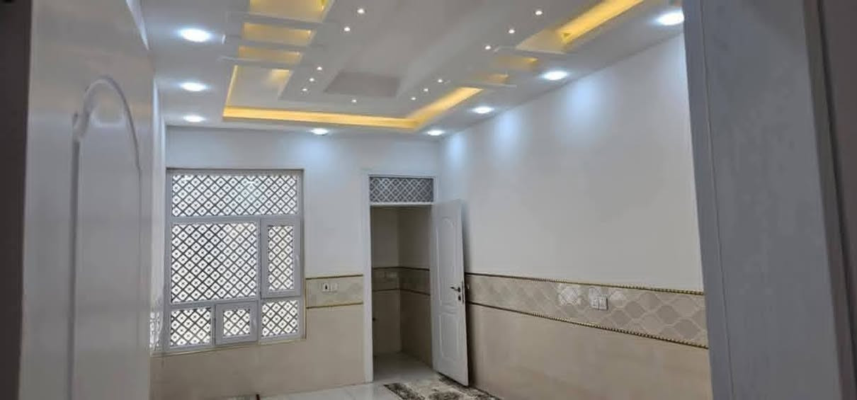 سلام علیکم

#خانووی_مۆدێرن بۆ فرۆشتن 🏘️💒
تایبەت دروست کراوە بازاڕی نیە
ناونیشان 📍کەلار _ ناحیەی ڕزگاری (سموود) 

◼️ گەڕەکی ئاوباریک_ پشت  مەدرەسەی. زرنگ 🏙️  
◼️ ڕووبەری6 بە 20 = 120 مەترە 📏📐 
◼️ ڕێگەپێدانە بەمەرجی وەکالە عامە 🌆   
◼️نزیک هەر دوو مەرەسەی سەرەتایی و ئامادەیییە

🟠 مواسەفاتەکانی پێکهاتوون لە 🔻

( کامل ژوورەکانی مغریبییە _ کامل ژوورەکانی دەکتی مەرکەزی بۆ کراوە ✅دەرگاو پەنجەرەی ڕانیەی بۆ کراوە )

🔴 ژوورەکانی ئەم خانووانە پێکهاتوون لە 

🔶 میوان 🪑🚪
🔶 مطبخ 
🔶 مساعد مطبخ 🍽️🫖
🔶 هۆڵێک 🖼️
🔶 دوو ژووری نوستن 🛋️🛏️
🔶 ڕۆشنایی 🪟
🔶 مشتەمەلات 🛁🚿

‎بۆ زانینی نرخ 💵 تەنها خاڵێک لەکۆمێنت دانێ ا

- ***********
.***********
