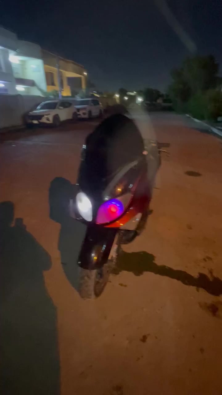 تي ماكس مكينه مفتووحه امجفت بيهه اكرنك فقط مكينه اتخبل دراجه حلوه اروح بيهه بس للشغل اوارجع موديل 2007 
السعر مليونين اوبيهه مجال للطيبين المكان بغداد البلديات 
*********** أو ***********
