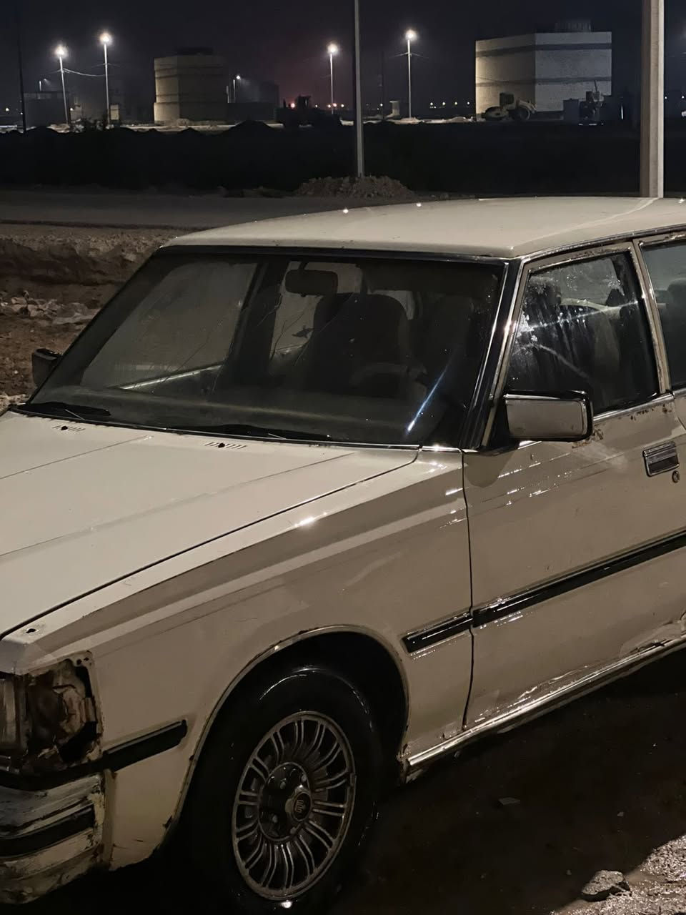 سوبر للبيع بلاديه رقم بغداد صدامي تحويل ثاني يوم بدون صبغ وبدون تعمير السياره جاهزه ترايك للموصل مكينه وكير ثنين ونص كفاله السعر 35بيها مجال  للاستفسار الاتصال ***********
