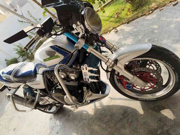 للبيع  او مراوس حسب القناعه سيبي فور  400 جيل ثاني 16 ولف محرك اخرس ودراجه مابيه اي نقص جاهزه من كلشي 
بيه اوراق بدون كمرك 
السعر 14 وبيه مجال العنوان رمادي تاميم ***********
