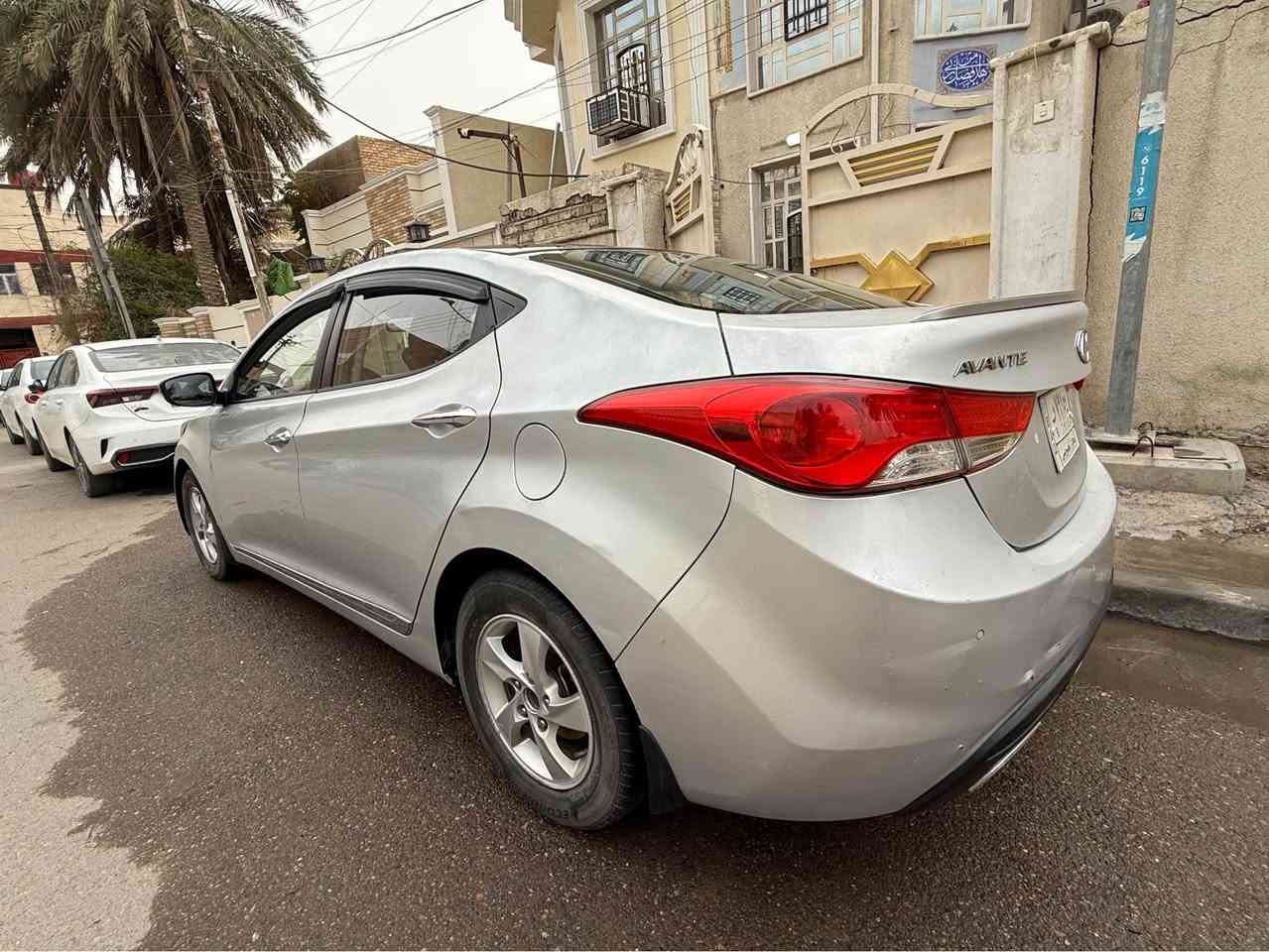 هيونداي افانتي موديل  2012 للبيع 
خط واحد بلاد من كوريا 
محرك 4 سلندر 1600 
مابيها حادث فقط طخات بسيطة بالجاملخ الامامي
 والخلفي ولونها جارد ومخلي فابلون بالقمارة 
وعندي تصوير فيديو وسونارها موجود السيارة
 تجي من كوريا فول المواصفات 🔥
شاشة اندرويد وحساس خلفي 
ومرايا كهربائية وتدفأة كشنات امامي
 وتحكمات ستيرن اواكس وبلوتوث 
وفتحة بالسقف وبلوجكترات ليد 
وحدادية صدر جديد تعال شوف بعينك واطلع بيها
 تريدها دوم داريها دهن اصلي
 وبانزين محسن امانة الله اخلي دهن ميتاسو الياباني 
السعر: 93

***********
عنوان بغداد حي الإعلام بغداد, العراق
