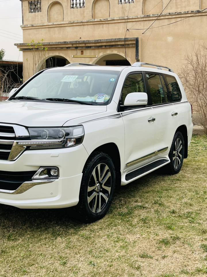 سلام عليكم
للبيع تيوتا لاندكروزر 2019 وكاله ساز فول مواصفات 

رقم بغداد باسمي سياره جديده بمعنى الكلمه مكفوله كفاله عامه شرط السونار كير مكينه كفاله تخم تاير جديد. مكان السياره الحله الهاتف ***********
