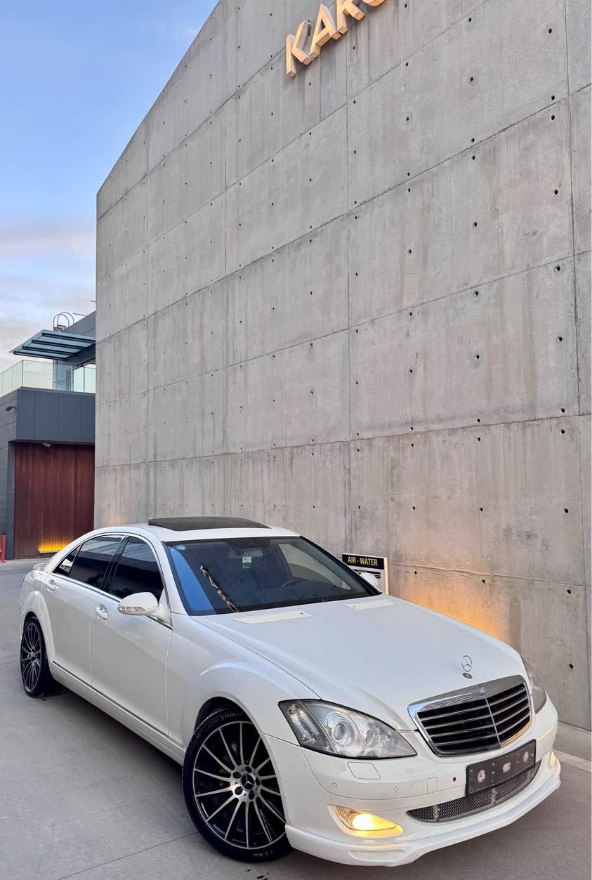 بەناوی خودای میهرەبان . مێرسیدس-بێنز S550 (2009). AMG V8 توین تۆربۆ. مواسە فات : سەقفی پانۆرامیک - دەرگای لارج 
ویلەکانی ٢٠ ئینج - سندوقی شفت - توین تۆربۆ
بریک هە وا یە - 
ڕاداری ئاوینە یە  - ٣ شاشە
5 پەردەی ئەسڵی - کوشن مەساج -
حاسە  پێشەوە و دواوە - Auto Hold - Auto Park
ڕاداری پێشەوە و گڵۆپی LED ـ 
سە یارە کە دوو پارچە ی بۆ یا خە 
بی رەقە مە و دو بە یە 
گیر و مە کینە ی بە شەرت 
بە شە رتی ئە وە ی ما لی مە دە نی نە بێت 
سعر / 95 گە لا و مە عا مە لە
ز.م/ *********** السليمانية, العراق
