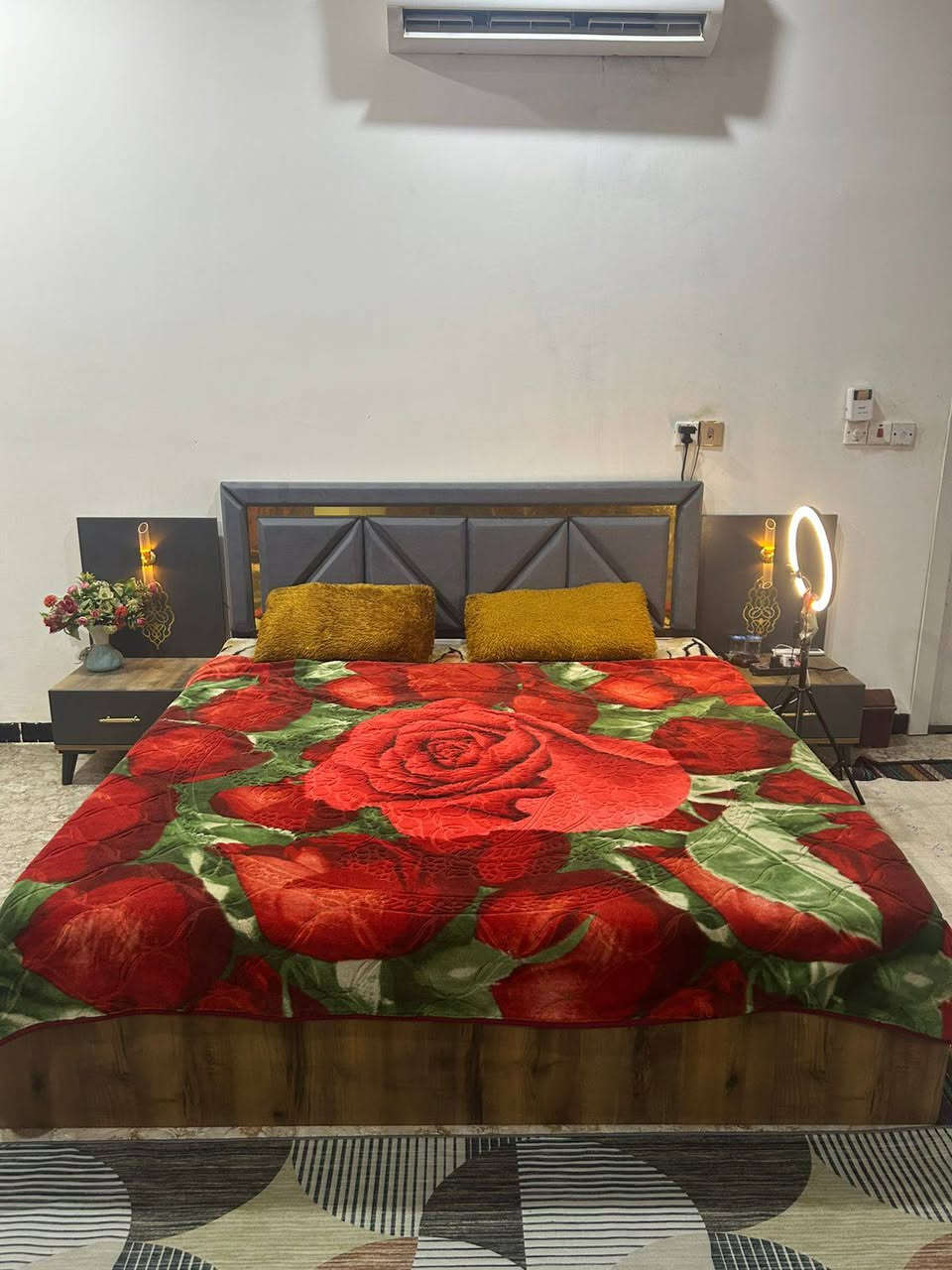 غرفه تركيه للبيع 5قطع اي ضرر ما بيها نضيفه الاتصال ع الرقم***********
