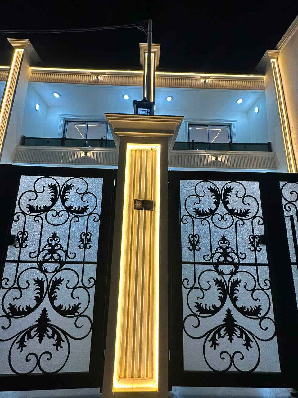 3 بيوت للبيع مساحة الدار الواحد 100 متر طابقين فول مواصفات بناء حديث طابو ملك صرف 
في كركوك - اسرى مفقودين قريب من سايدين جامع المعراج 
سعر الدار الواحد : 120 مليون وبي مجال 
***********
