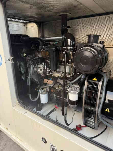 مولد بيركز انكليزي 4 بستم 100 كيفي مولد بلادي موديل 2019 مولد حديث كاتم 100 بل 100 نضام حمايه كامل مكان بغداد ***********
