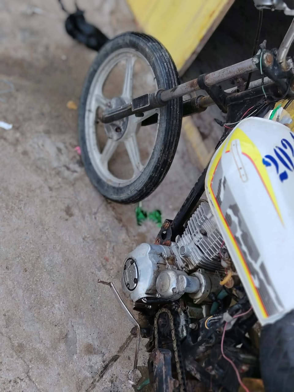 دراجه للبيع مكلف بلنشر السعر 160 وبيه مجال مكينه ماتبخر تايرات تأخم ***********
