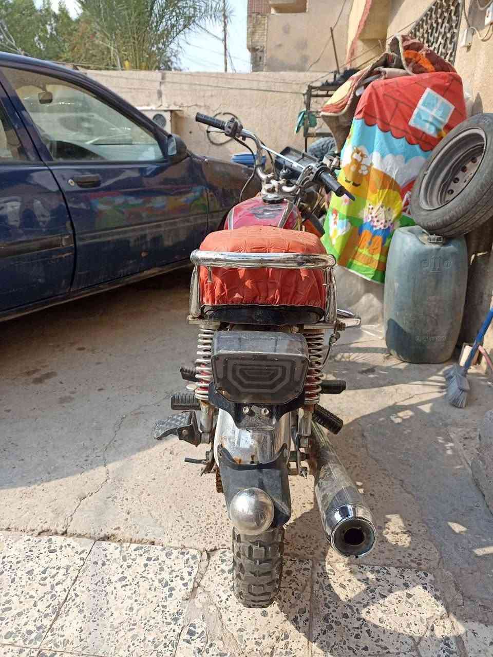 دراجة 4 كير موديل 2023 للبيع - سعر  (300 ألف)
المواصفات والحالة:
الموديل: 2023 (4 كير).
المحرك: مجفت مرة واحدة، الدراجة حالياً متروكة.
الوضع الحالي: تشتغل هندر واحد وتطفى (محتاجة بس إدامة بسيطة وتبديل دهن )
النواقص: (طبلة بريك خلفي + لاستيكات ويل) وموضحة بالصور.
التفاصيل:
السعر: 300 ألف دينار 
المكان: بغداد - حي الجهاد
للتواصل : ***********
ملاحظة: الدراجة بدون اوراق
