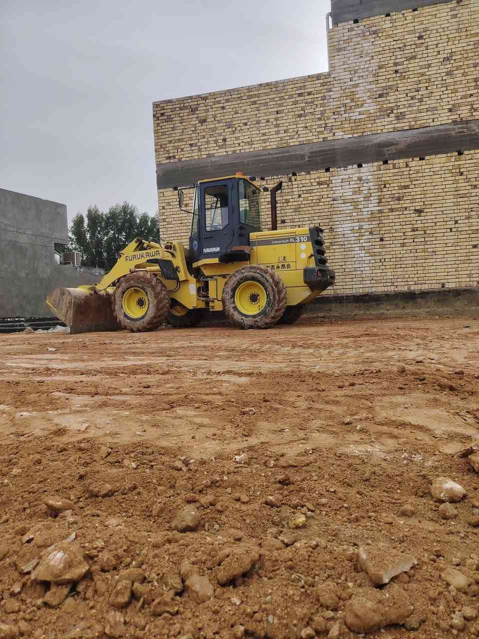 السلام عليكم شفل  فوركاو 310 للبيع رقم بغداد سنويه وارقام انكليزي كير ما مفتوح ماكينهه اربعه المكان ديوانيه  ***********
