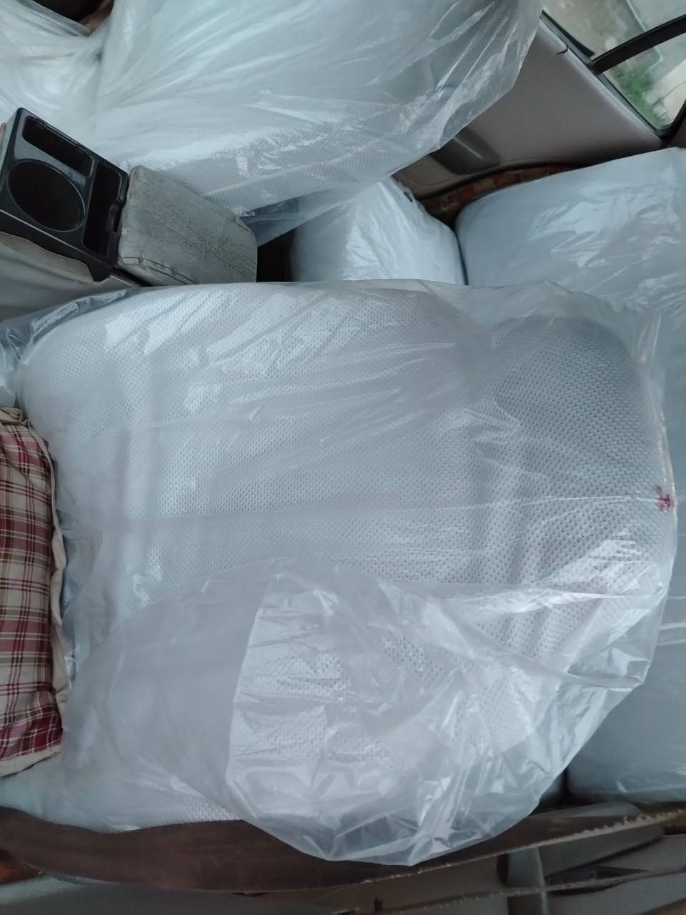 اسلام عليكم
بيجو405موديل2009
مكينه بيهابداية تنقيص... 
كير درايم كفاله سنويه لل30
رقم انكليزي... 
حداديه دواخل جدد... كهربائيات كلها شغاله.. سعرها 25
مكاني كوت
***********
