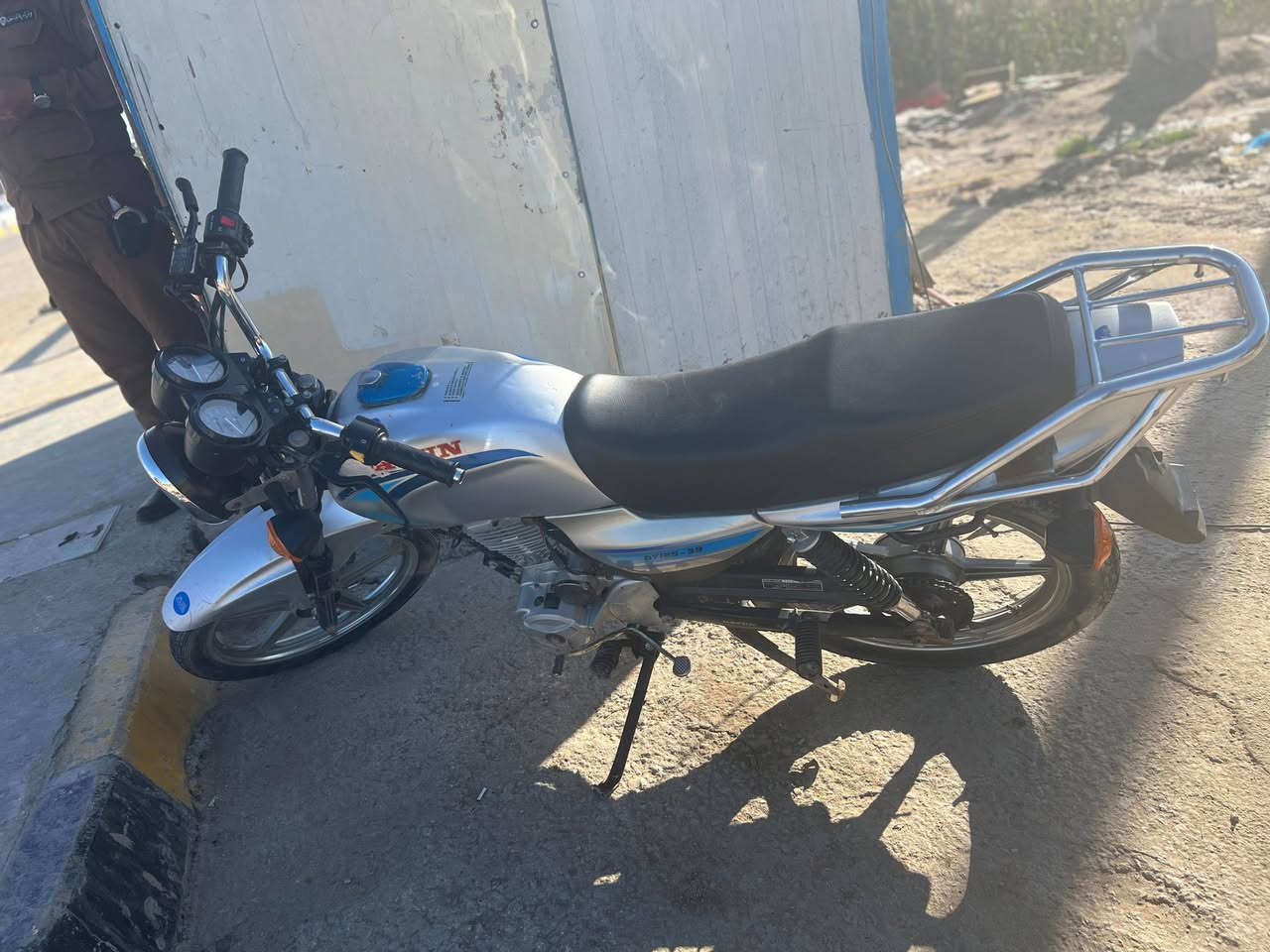 السلام عليكم
من رخصة الأدمن 
دراجة دايون عضم للبيع
موديل 2022 
الدراجة شوفت عينك النظافة 
سعرها 650 بيها مجال بسيط 
كلك كلك اوراقها ضايعة 
مكانها المسيب حي المصطفى 
للاستفسار الأتصال على الرقم ( ما متواجد خاص )
‏‪‏‪0771 318 1417‬‏
