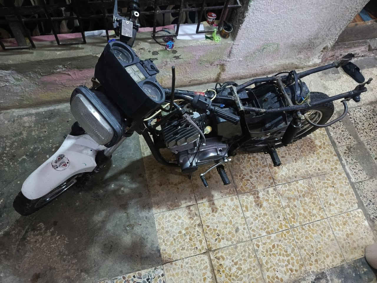 سلام عليكم دراجه جاوه للبيع جاي اعمر بيها بس محتاج افلوس وريد ابيعها دراجه حلوه بس ناقصها ترتيب الدراجه فقط محورلها فحمه مال ستوته وشغاله الدراجه وبيه هواي غراض ابيعها شلع هيه وغراضها وياه كويلات اثنين وياها صناديكها بلادي وياها واير كلج واير بانز وبعد هواي غراض تعال وحمل الدراجه رايدها ب650 المكان بغداد شعله


**إذا كنت صاحب هذا الإعلان وتريد حذفه لأي سبب، رجاءا أرسل رسالة إلى الدعم الفني**