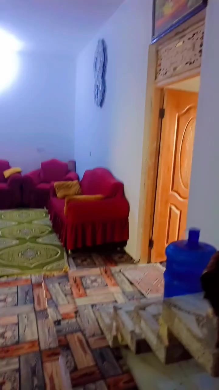 دار للبيع بناء 2023  مساحة 210 طابوك طابقين الاول يحتوي على غرفتين وصاله واستقبال وصحيات خارجيه وداخليه ومطبخ ومنور وطرمة والثاني يحتوي على غرفتين وصاله غرفه كامله
 وصاله وغرفه ثانيه نقصهن بس سكف ولبخ مكان حي الامين الاول نزلة التنانير


**إذا كنت صاحب هذا الإعلان وتريد حذفه لأي سبب، رجاءا أرسل رسالة إلى الدعم الفني**