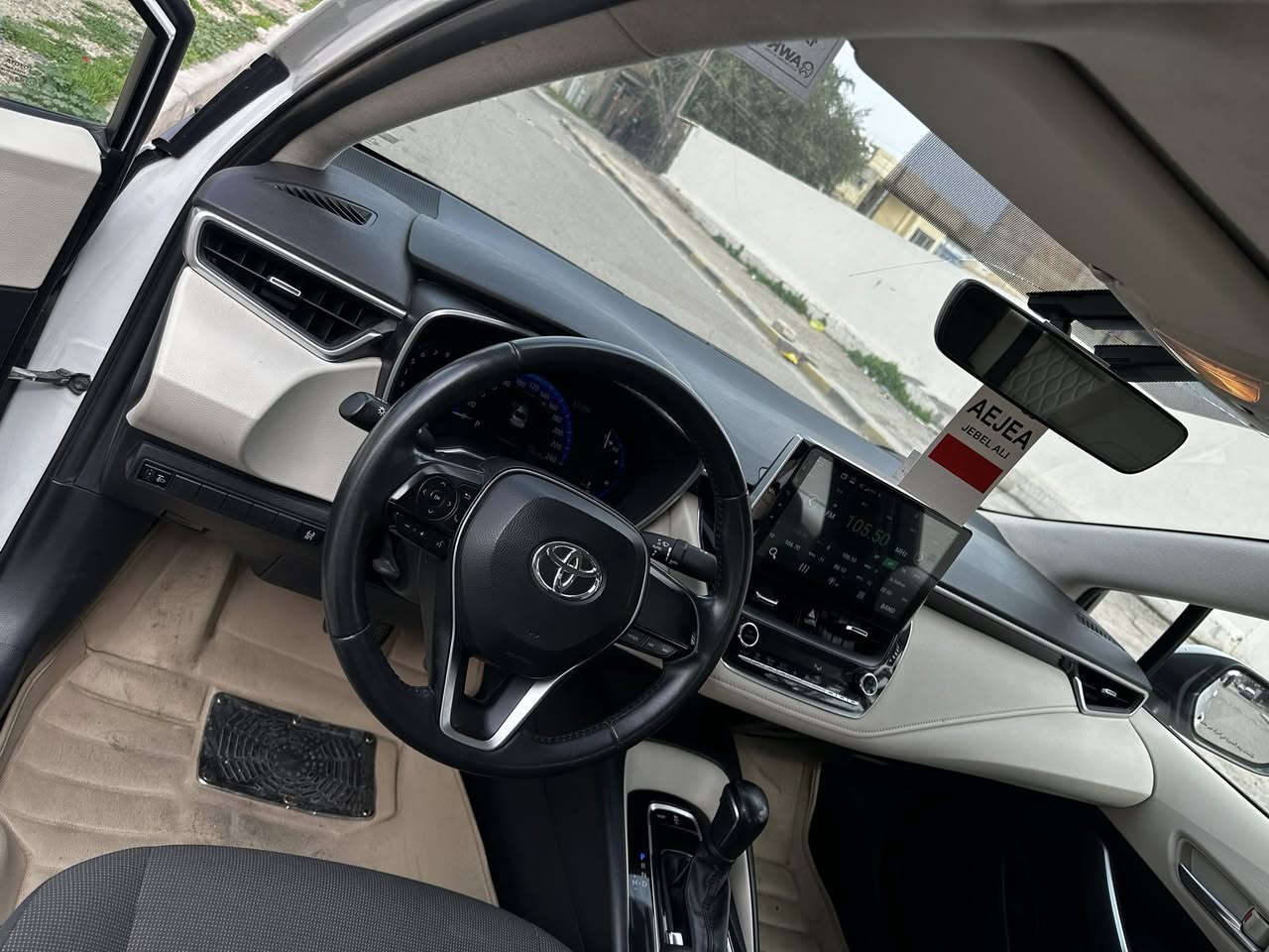 السلام عليكم
كورلا ساس 2022 خليجي مكفوله من الصبغ والفتح بيها فقط بارد بالباب الخلفي سيارة نضيفه وجديده ماشيه 69الف سياره جاهزه فول فتحة وشاشه جبيره 
مكاني بغداد حي العامل 
***********
168 السعر وبيها مجال بسيط
