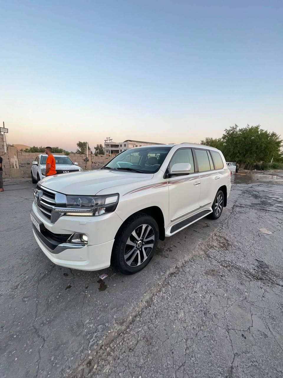 🚗 للبيع: تويوتا لاندكروزر 2019 (بريم)
- الموديل: 2019
- الفئة: بريم (فل كامل)  
- الممشى: 80,00كم  
- الرقم: بغداد  بسمي 
- الحالة: السيارة بحالة ممتازة جداً / شبه جديدة  
- الكفالة: مكفولةمن الحادث فقط بارد موجود بلسونار 

✔️ السيارة نظيفة جداً، استخدام شخصي  
✔️ لا تحتاج أي مصروف  
✔️ جاهزة للفحص بأي مكان  
مكان سياره بلكوت مركز المدينه

السعر 510$

📞 للتواصل: (***********
