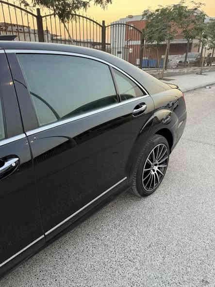 السلام عليكم للبيع او مراوس مارسيدس S350 موديل 2011 اصل خليجيه باب طويل محرك 6 سلندر ابو العقل المرغوب كير محرك كاملات صدر خلفي جديد السياره بيهة صبغ فقط جاملغ الخلفي والباقي كلير والسونار موجود ويه الصور بدون ايرباك بدون دواخل السياره فول بنوراما ماشيه 164 كيلو رقم بغداد الجديد بأسمي تحويل مباشر السعر 190$ وبيهة مجال مكاني بغداد المنصور للاتصال ***********

