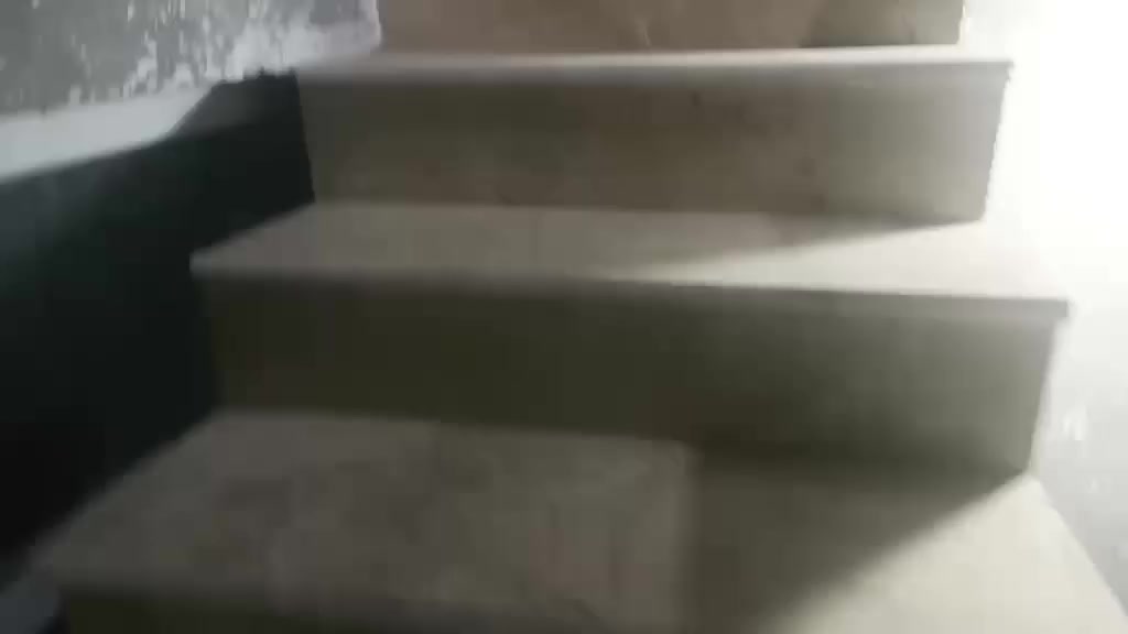 السلام عليكم
يوجد شقة 
طابق اول 
 تحتوي علئ  2 غرف
2 حمات. نظام اسويت 
مطبخ مع هول كبير  تانكي سخان مع ماطور  الكهرباء والماء اجورهن علينه
العنوان  شارع النواب قرب افران سامر مدخل الاعكيلات اول فرع قريب علئ الشارع 
***********
***********
