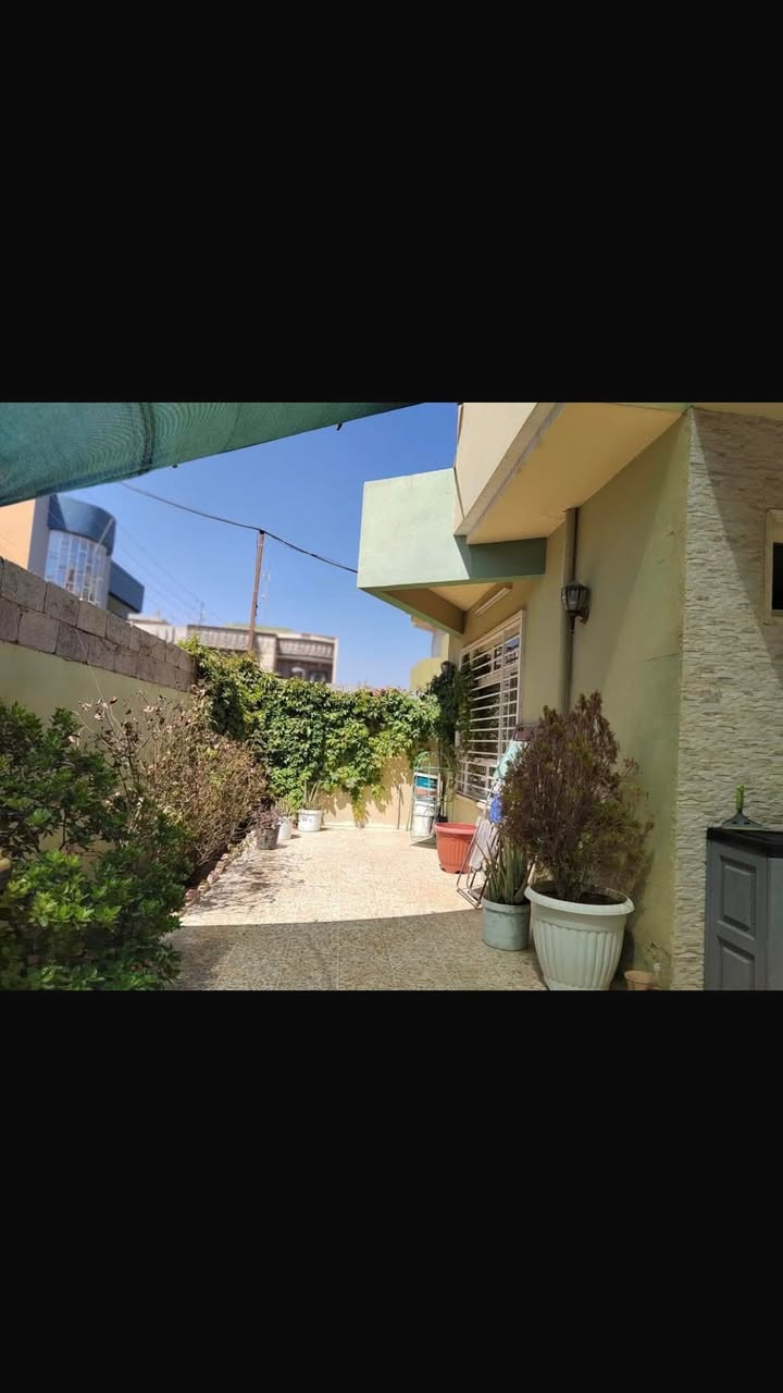 دار للبيع حي الملايين الاولى قرب مولدة عماد
المساحه 215 واجها 10(( طابق واحد)) غرفتين نوم
وصحيات وستقبال ومطبخ وهول ؛
 للأستفسار اكثر اتصل بنا📞
***********
***********
