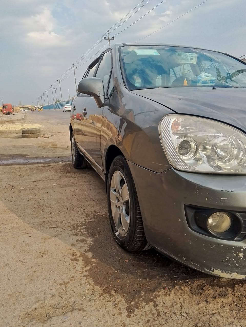 السلام عليكم للبيع كيه كارنز موديل 2009  بسمي السياره موجوده بلعماره كير ومكينه كفاله والحداديه 80 بلميه سياره  حلوه مال عاءله للجناي بصره مشروع وطني السعر94 ورقه اوبيهه مجال السياره مصبوغ بيهه بابين اماميات الاتصال ***********
