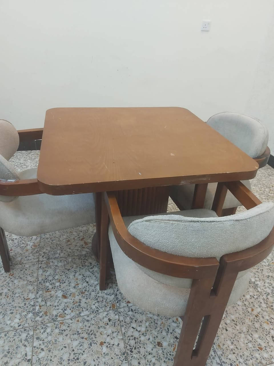ميز طعام صاج و3 كراسي وميزان صاج نأصي [2] 100 الف دينار بغداد الدورة الاتصال على الرقم***********
