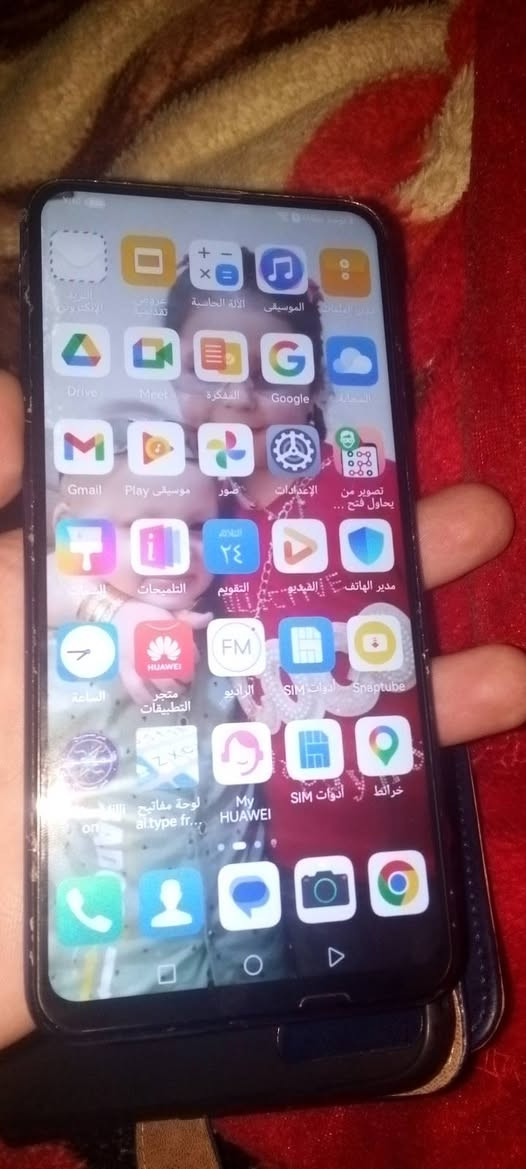 السلام عليكم الجهاز واي تسعه برايم غني عن التعرف الذاكرة 128 بوبجي 40 فريم
الجهاز نظيف مال بيت شرط ابيعك 
فقط بيضا خفيف بالشاشه لكن الشاشه مال الجهاز الاصليه شرط عنواني الموصل جانب الايسر حي الحدباء التواصل فقط عبر الوقم الهاتف *********** متوفر ع الرقم واتساب / السعر 85 بي مجال بسيط للشراي
