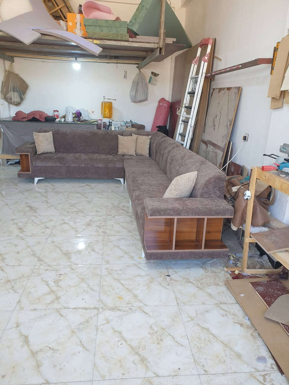 ((للهم صلي على محمد وال محمد ))
تصميم راقي يليق بمنزلك! 🏡✨

📢 تخم جديد تم تركيبه لأحد زبائننا الكرام، بتصميم يجمع بين الأناقة والفخامة!
🛋️ خامات عالية الجودة
🎨 ألوان متناسقة تناسب جميع الأذواق
🛠️ تنفيذ متقن بأدق التفاصيل

🔹 هل ترغب في تجديد أثاث منزلك؟
🔹 أو إعادة تصميم تخمك القديم ليصبح كالجديد؟

📩 تواصل معنا الآن واحصل على تصميم فريد يناسب ذوقك!
العنوان ((كربلاء ))
للاتصال 📞 ((***********))

#دوشمة_كربلاء #تصميم_أثاث #تجديد_الأثاث #فخامة_و_أناقة #تصليح_قنفات #ديكور #معمل_بروف_للاثاث 
#كربلاء
