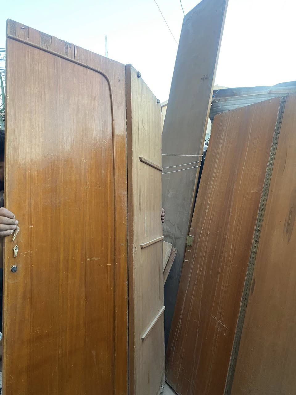 السلام عليكم كنتور تفصال صاج عراقي خمس ابواب مستعجل على بيع الي يريدة يتفضل وعندي توصيل ***********
