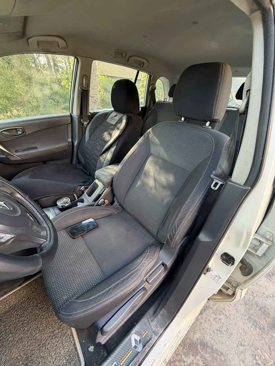 السلام عليكم رينو كوليوس 2012 
ماشية 204 كم 

صدر ومحرك وكير جديدات 

شاشة جديدة تدعم ابل كار بلي والويز 

تخم تاير جديد 

هزة وسنوية جديدة باسمي

بيها جاملغ خلفي وامامي والجنطة وصور السونار الفحص موجودة بالمنشور 

السعر 85 وبيها مجال  مكانها بغداد الطارمية 

***********
