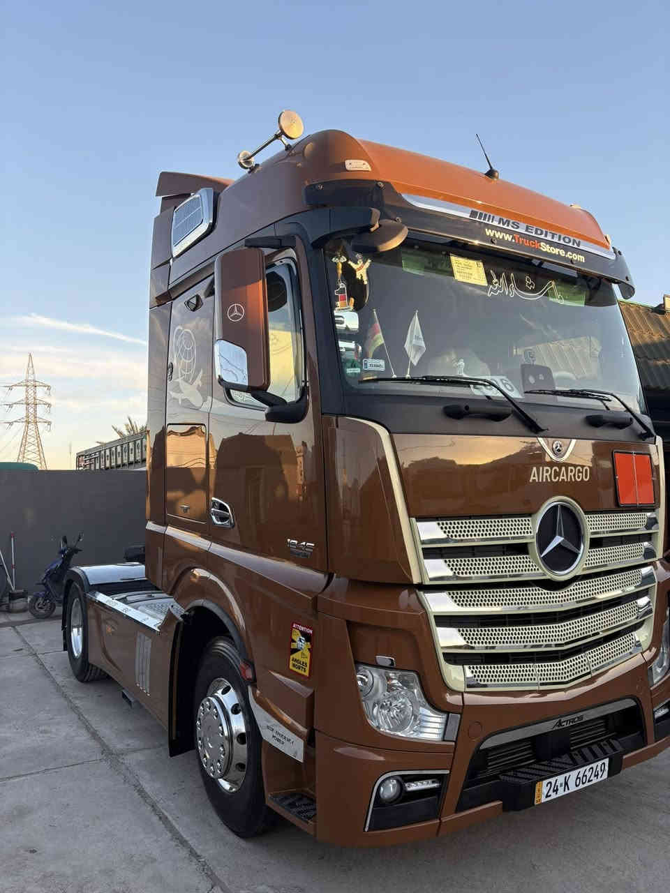 وحش راس تريله چامبو سقف سقط 2016 حجم 1842 ويل كروم فول موصفات رقم دهوك عنوان معرض عبدالله لتجارة الشاحنات الكبيرة والشحن الدولي
***********
***********
