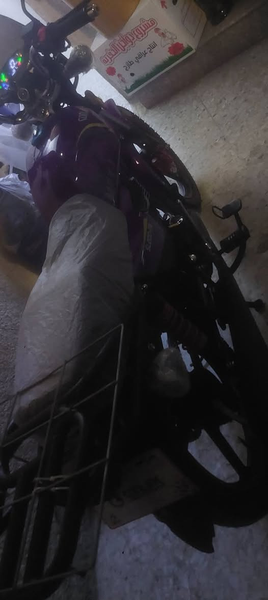 السلام عليكم دراجه سولنك ماكس للبيع دراجه نضيفه ما مشتغله دلفري ممفتوح بيهه برغي بعدهي زيروو ماشيه قليل كلشي بيهه يشتغل لايت عالي ناصي زنون اشاير دراجه خير من الله موديل 2025 السعر ٩٥٠ وبيهه مجال مكان بغداد الاستفسار مراسلتي خاص او اتصل ع ***********
