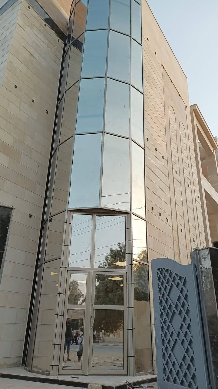 السلام عليكم يوجد كادر تركيب وشد الالمنيوم والBBC والكيرتن ول والسكايلايت بط والفصال الموقعي وباسعار تنافسية  العمل في جميع انحاء العراق الاتصال على الرقم***********
