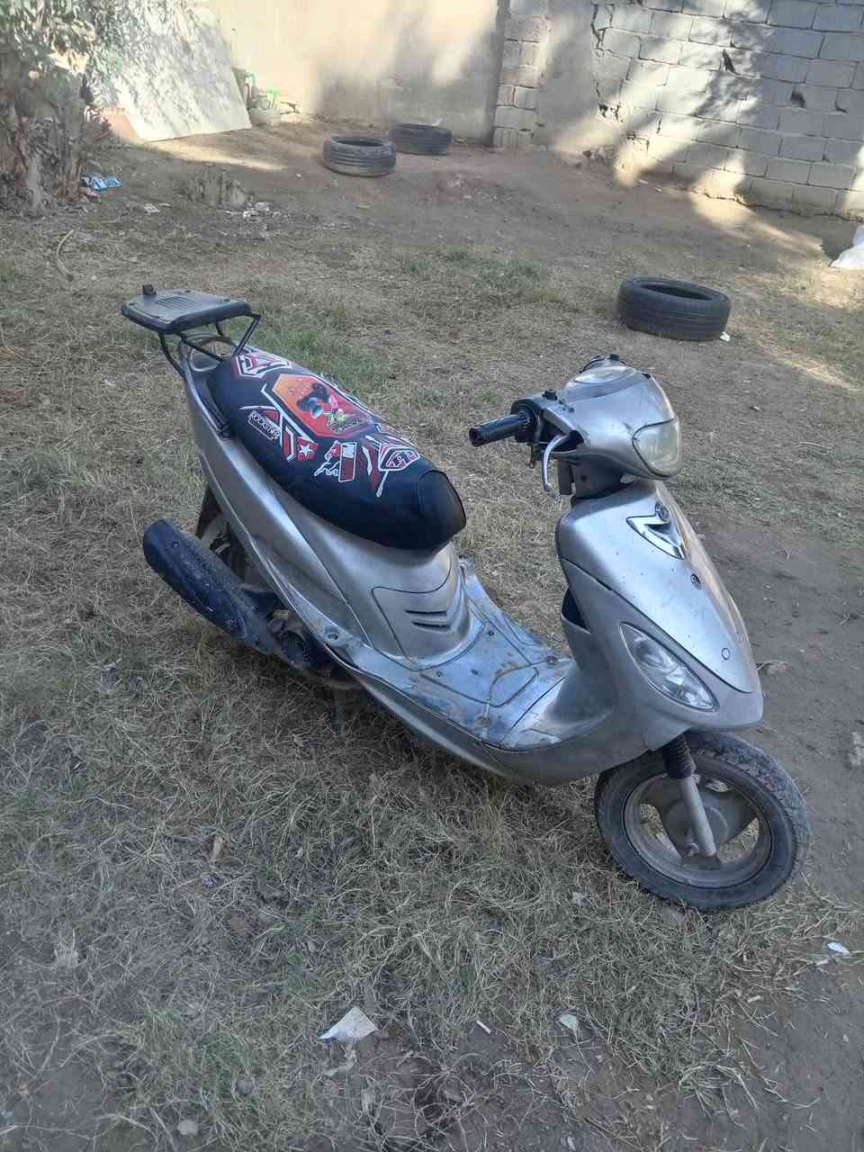 سلام عليكم دراجه ماكس منغولي البيع فقط بدون مراوس دراجه بلاديه كفاراته ختم واحد محرك بلادي العنوان بابل الحصوه السعر ٤٠٠وبيه مجال بصيط ***********
