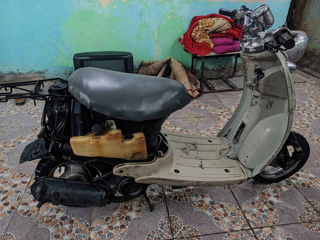 السلام عليكم دراجه مصريه نظيفه مثل ما تشوفونها بالصوره الدراجه هندور تشتغل السعر 120 وبيها مجال مراسله على هذا الرقم واتساب ***********
