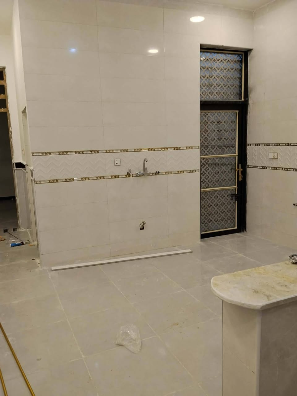 السلام عليكم بيت للبيع بيت مساحه 100 بناء قاط نص عنوان مقاطعه 14 قرب مدرسه الابتدائيه بيت بناء حديث طابو خدمات كامله كهرباء وماي ومجاري وتبليط الاتصال على هذا الرقم***********
