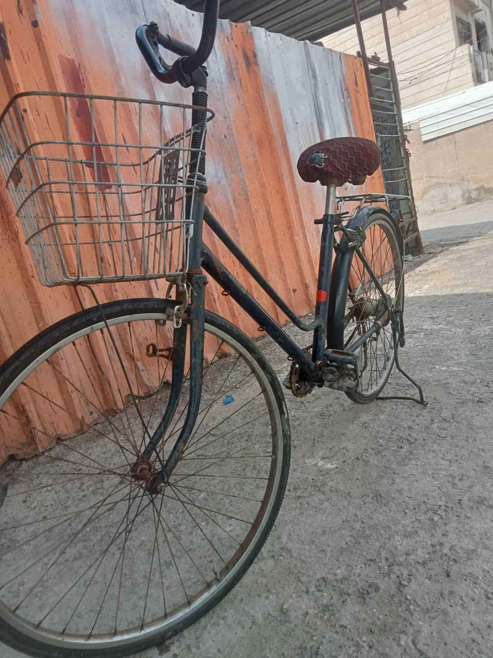 السلام عليكم باسكال البيع سعره 35 وبي مجال المكان بغداد البياع الشهداء جامس حجم 26 
الرقم الهاتف 
***********
