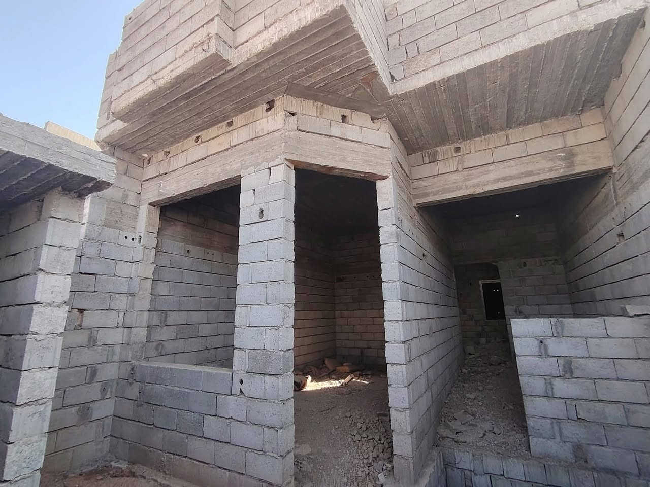 #ماشاء_الله_تبارك_الرحمن
بسم الله الرحمن الرحيم
السلام عليكم ورحمة الله وبركاته
يعلن مكتب علي الصميدعي للاستثمار العقاري
عن توفر هيكل للبيع #طابو_صرف المساحة ١٢٥ متر الموقع حي الاعتراضات مجاور مجمع اورانوس بناء حديث طابق واحد يحتوي على اسقبال ٦* ٤ ومطبخ ٤* ٤ ومجمع ٥ *٤
مع غرفة النوم واحدة ٥ ونص*٤ مع منور وصحيات داخليه وخارجية بناء هندسي رباط ارضي موضح بالصور ورباط وسطي ٠٠٠ للاستفسار عن السعر وباقي التفاصيل الاتصال على الارقام التالية او مراسلة الصفحة :
📞 *********** متوفر واتس اب
📞 *********** متوفر واتس اب
او زيارة مكتب علي الصميدعي للعقار الكائن في ديالى ٠ جلولاء ٠ حي الشهداء ٠ مقابل اتحاد شباب جلولاء ٠ ودائرة التقاعد ٠
