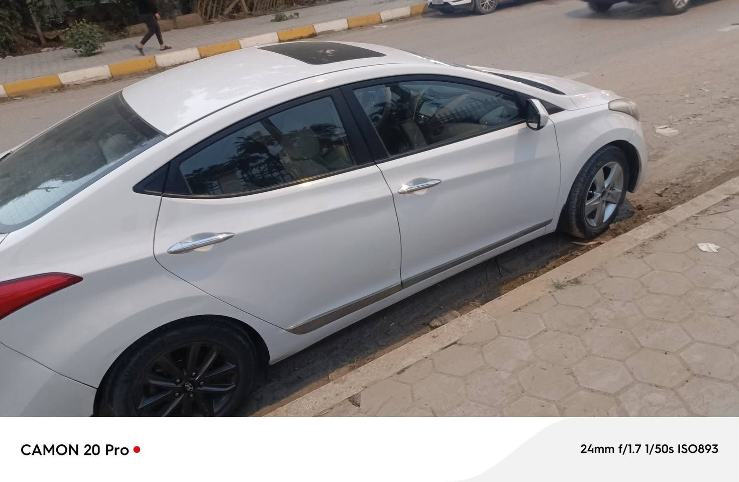 الالنترا 2014رقم بغداد دولي
فووول مواصفات بااستثناء البصمه
فتحه 
تحكم عن بعد 
 سياره مكفوله من صبغ وتبديل وضربه فقط شبر  رش بالباب خلف السايق وباب الجهه الخ بي شبر صبغ  ومعجون بسيط طخه ستوته سياره جديده مال جنايي بمعنى الكلمه  وجاهزه من كلشي مكينه ١٨٠٠ دوش كير حداديه تخم تاير دواخل حلوه ونظيفه 
بااسمي  ثاني يوم تحويل
بابل 
118 بيه مجال بسيط
***********
