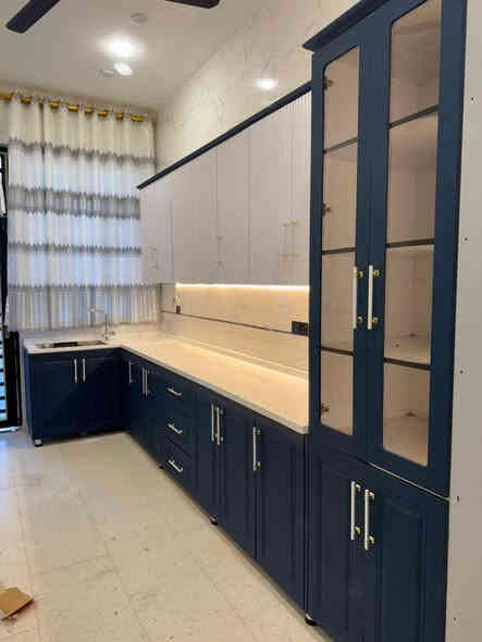 كاونتر المنيوم ابواب خشب.   راسلني   عالاواتساب ***********العنوان اربيل يوجد تفصال حسب الطلب والتوصيل  والشد لحد بغداد مجاني
