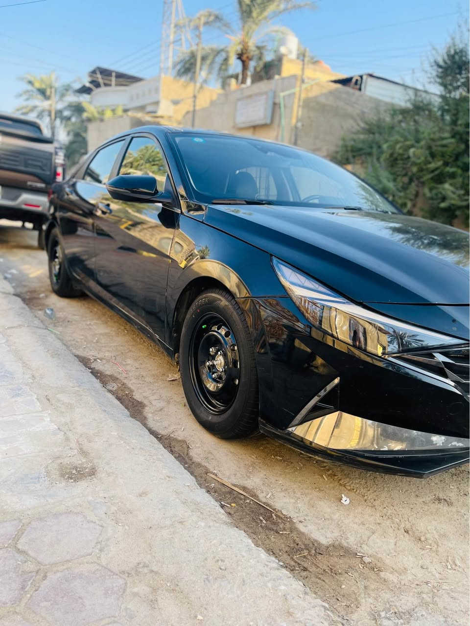 سلام عليكم 
سياره الانتره مديل 2023 وارد امريكي  
سياره حره  بسمي تحويل ثاني.
سياره لمدد فول مواصفات للاخير
حادثه جاملغ وبنيد وباب امبدلات وباقي كفاله
سعرها 150وبيها مجال 
***********
عنواني بصرة البصرة, العراق
