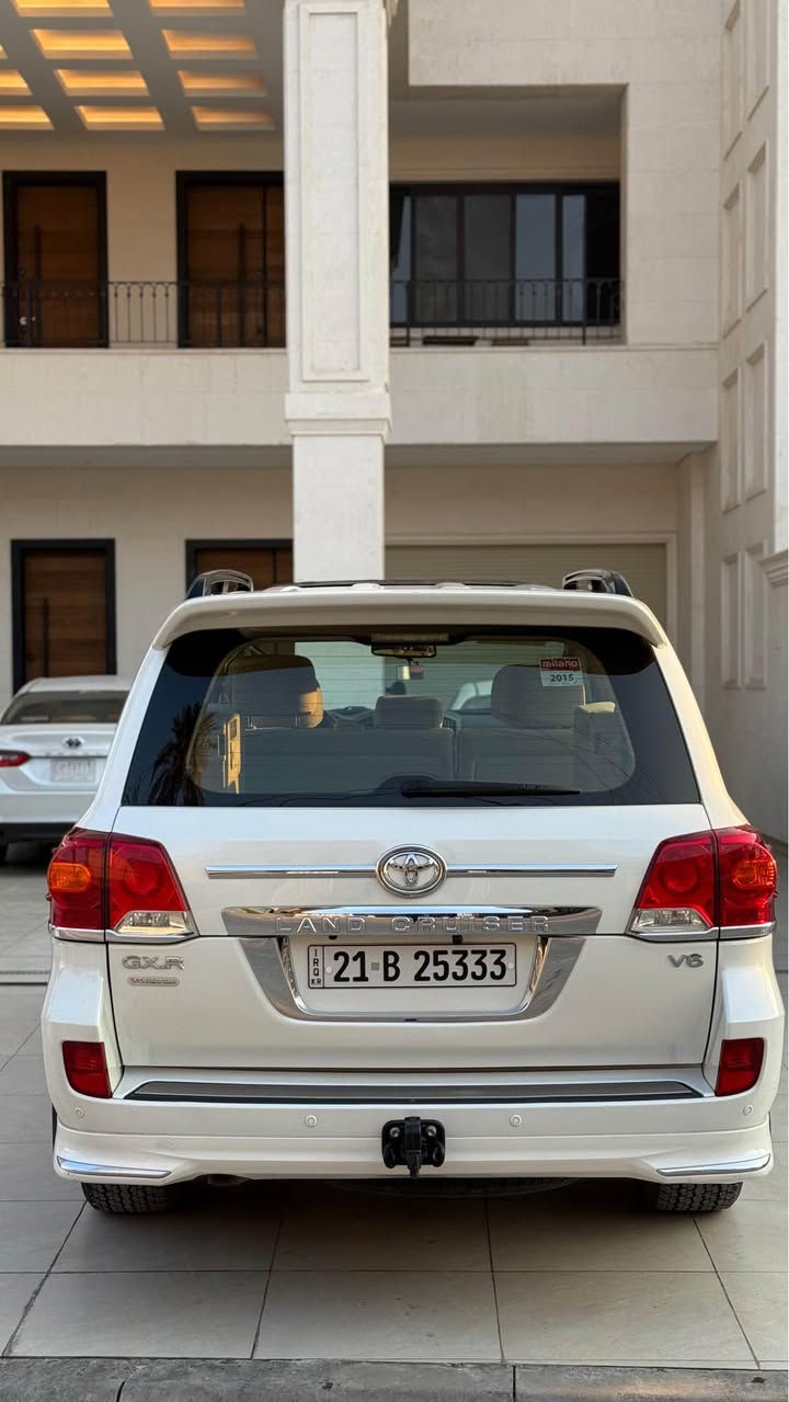 2015 Toyota Landcruiser 

سلام عليكم

لاندكروز 2015 جيهان اول مالك 
GXR v6
مكينة 6 سلندر
رقم سليمانية باسمي
ماشية 138 الف حقيقي

سبير وعدة مال شركة 
على ايد وحدة من هيه زيرو 
مكينة كير حداديه تخم تاير باتري كهربائيات كلهن جدد 
كفاله من الصبغ والتبديل 

بيها بارد جوه قبغ البانزين

المواصفات:-
سلايد فتحة
ثلاجة 
كشنات كهربائي ثلاث دكم
شاشة + كامرة + حساس امامي خلفي  
تحكمات ستيرن 
مري شفط
8 ايرباك 

نظام فور ويل 
تشغيل عن بعد 
تشغيل بصمة وابواب وجنطة
وباقي من المواصفات معروفة

مكانها بغداد سيديه 📍
*********** بغداد, العراق
